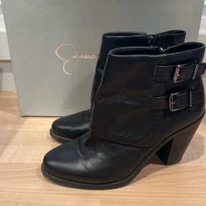 Jessica Simpson “JS-CAINN” black booty